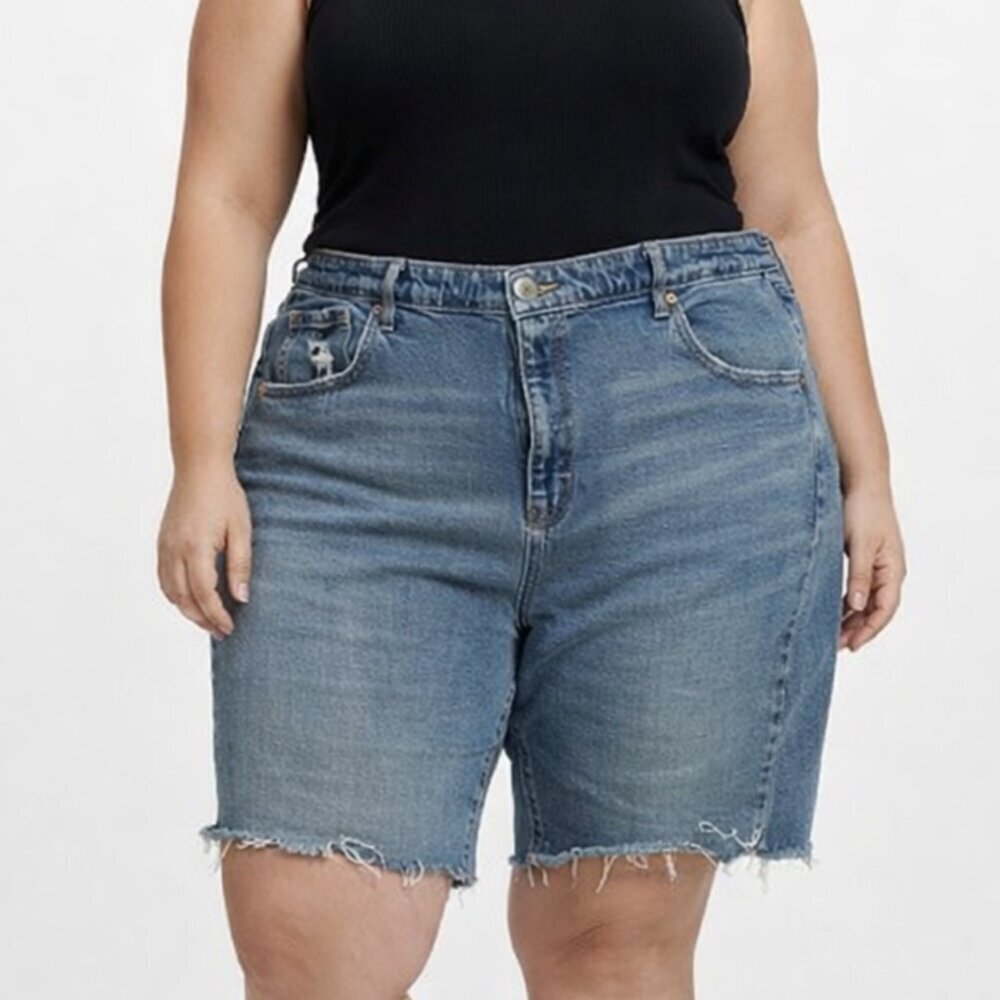 Wild Fable Distressed Denim Bermuda Cutoff Jean Shorts Frayed Hem Women's 22W